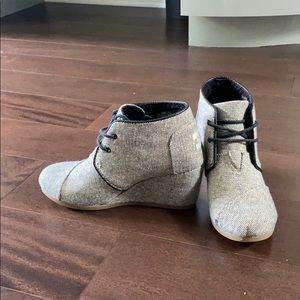 Adorable sparkly Toms wedges!!! Size 6.5